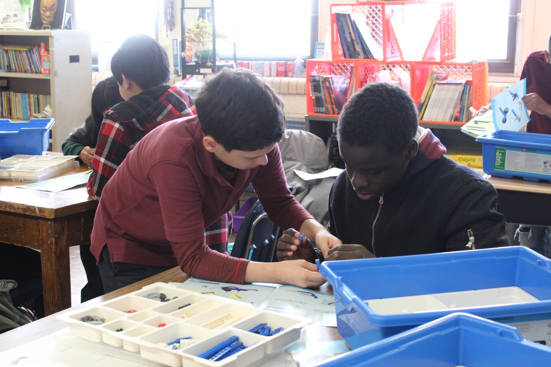 boys-tinkering