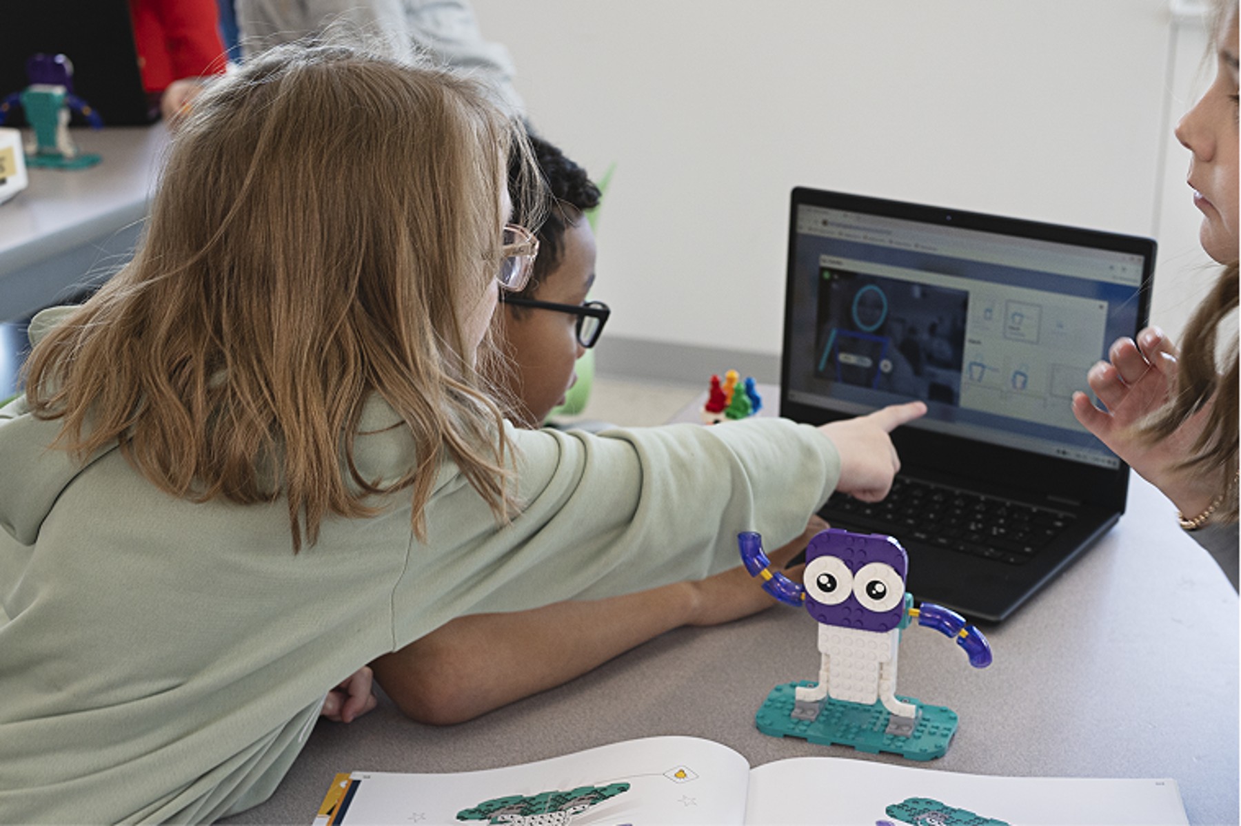 CSAI_US_Lifestyle_Student pose detection using camera.png