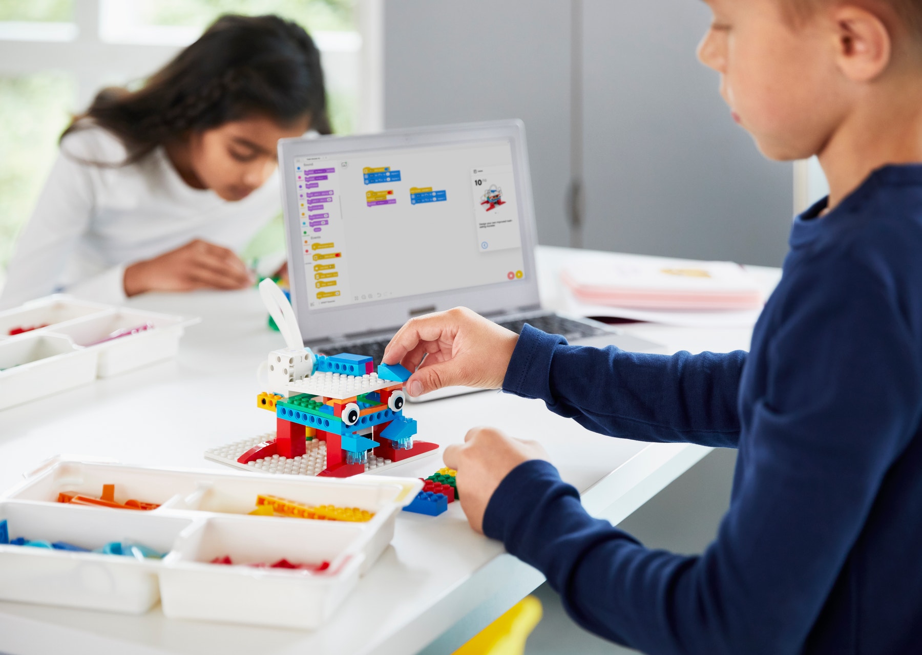 Students learning with elementary steam projects