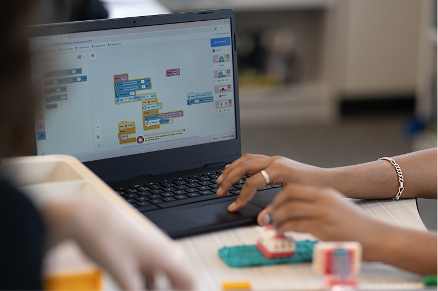 CSAI_US_Lifestyle_Students interacting with coding app.png